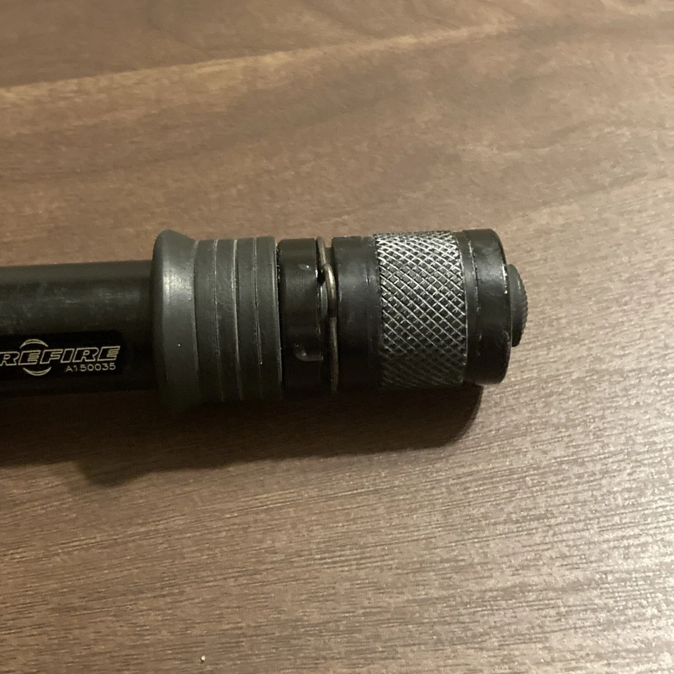 Surefire Z2 Combat Light Non-LED Used Tested - Image 4 of 4