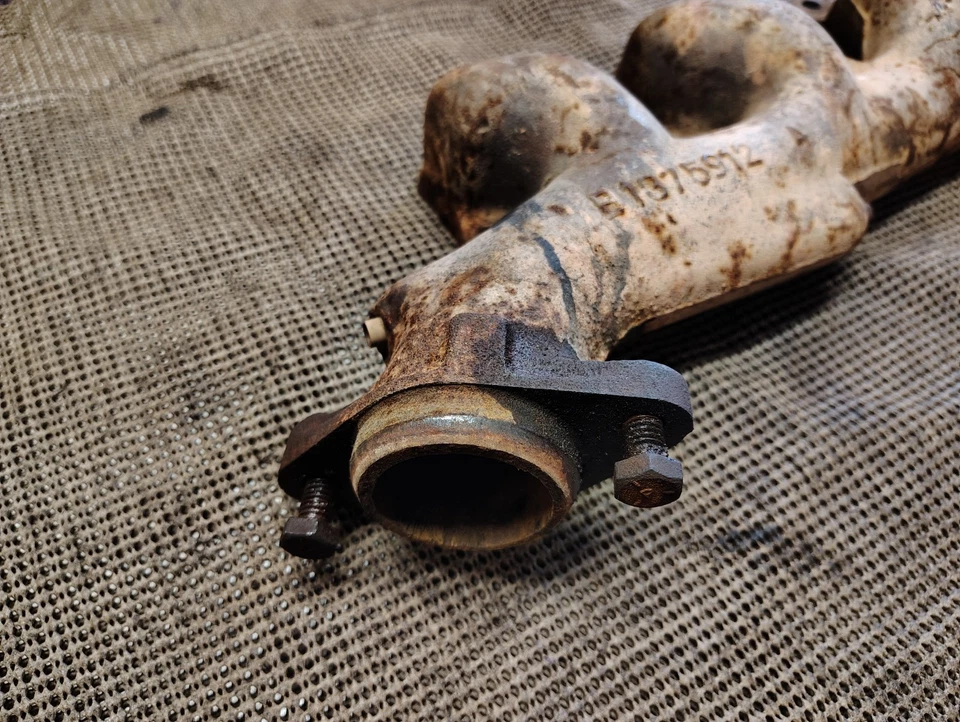 Buick Skylark Sport Wagon 1966 1967 LeSabre 340 diestro colector de escape 1375912 Foto 3 de 4