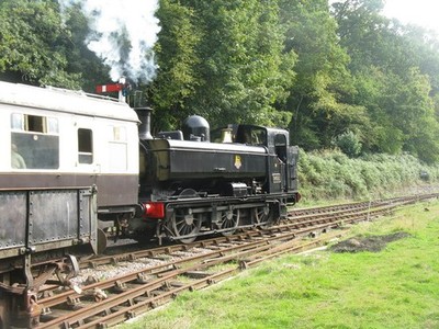Foto A3 Zug verlässt Parkend Traufe, The\/SO6106 gezogen von 0-6-0 Sattel c2013