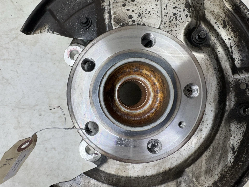 Volvo XC60 2018-2022 OEM buje nudillero eje lateral del pasajero delantero derecho Foto 3 de 4