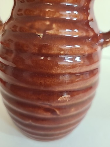 McCoy Double Handled Beehive Vase 1940s Burgundy Rust? Signed Vintage 6” High - Picture 11 of 11