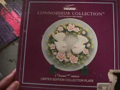 Seymour Mann Connoisseur Collection 3-D LOVE DOVES Plate , box damaged/dirty