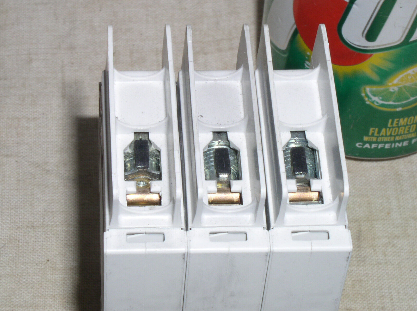 NEW BROKEN PLASTIC ABB DIN CIRCUIT BREAKER 3P POLE 30A SU 203M-K30A K 30 A K30A