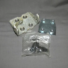 GM Driver Side Door Hinge Kit #12472843 for 1999 - 2007 Sierra Silverado