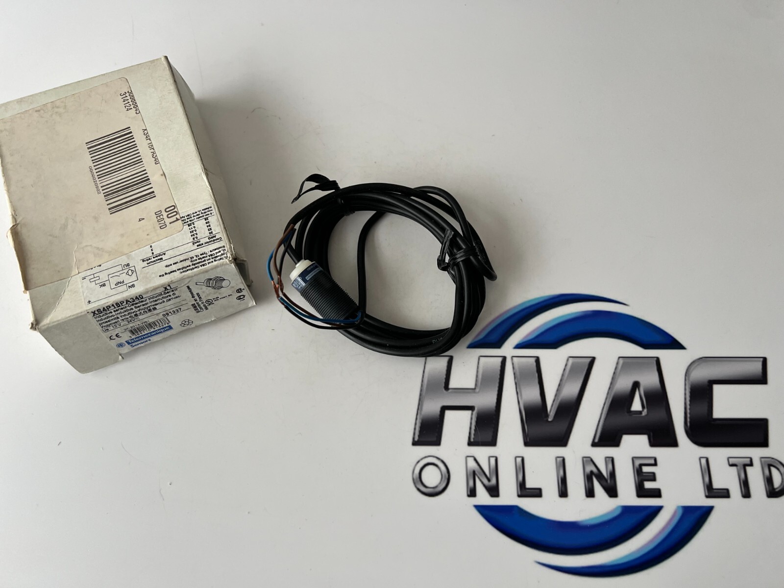 Telemecanique XS4P18PA340 inductive proximity switch sensor 12...24VDC Schneider