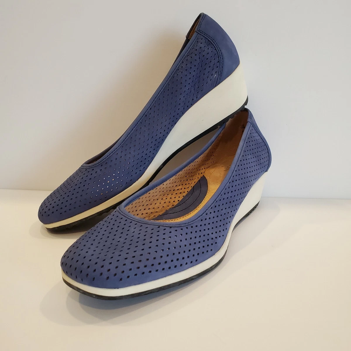 Naturalizer betina 2 cheap perforated wedges