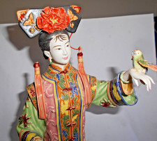 BEAUTIFUL JAPANESE PORCELAIN INTRICATE JAPANESE GEISHA FIGURINE TALL 12 " /30CM