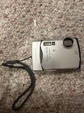 Olympus Stylus 790 SW 7.1MP Waterproof Digital Camera Silver Shockproof
