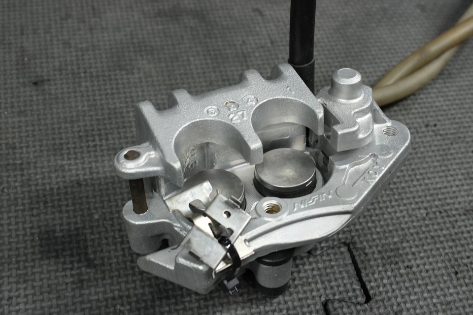 1997 HONDA CR250R OEM PINÇA DE FREIO DIANTEIRA NISSIN 45150-MAC-681 - Imagem 4 de 4