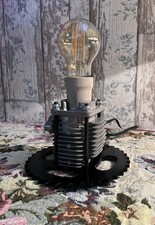 Lampada Artigianale Stile Industriale Da Tavolo Con Componenti Meccanici Moto