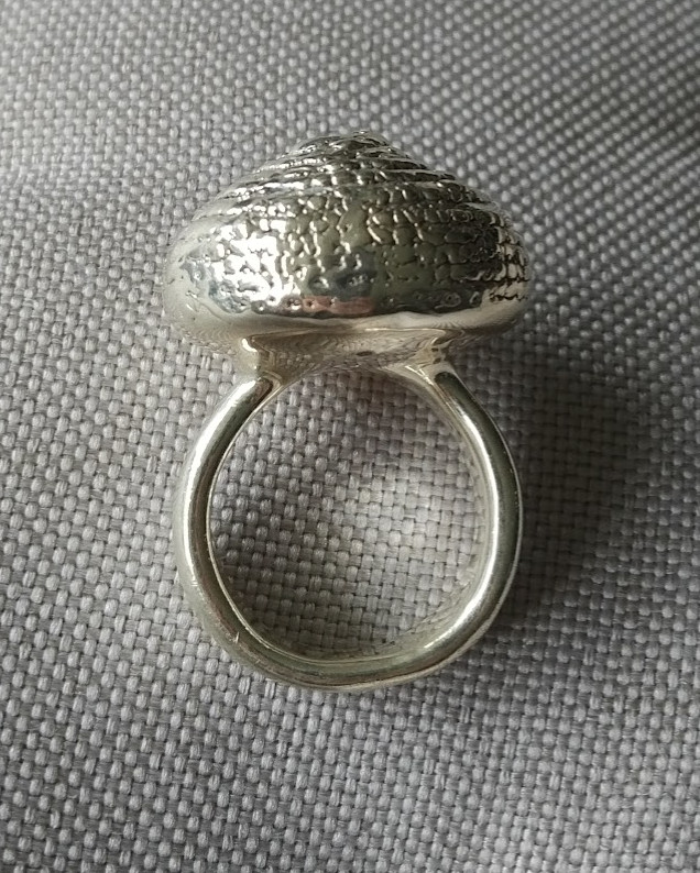 Statement ring silver curved edges linear pattern… - image 1