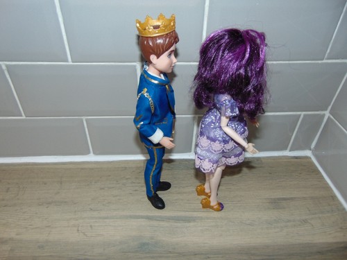 Nachkommen Ben und Mal Set Konvolut Puppe Puppen Figuren inkl Krone und Schuhe - Bild 9 von 17