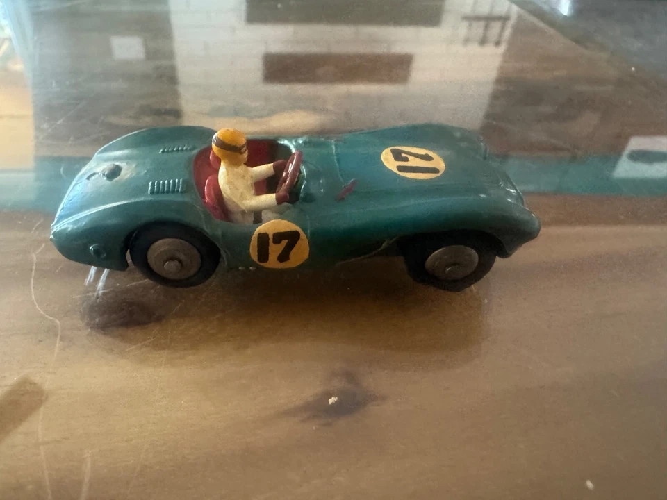 DINKY TOYS 110 ASTON MARTIN DB3 SPORTS Number 17 Green - Image 3 of 4