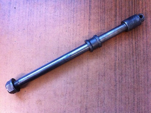 Hinterachse Achse hinten Steckachse axis eje Honda CBX 650 E Nighthawk