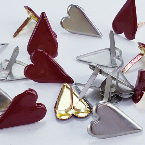 20 Country Herzen Brads 2 Farben Herz Verzierungen Kartenherstellung Trödel Zeitschriften - Bild 1 von 4