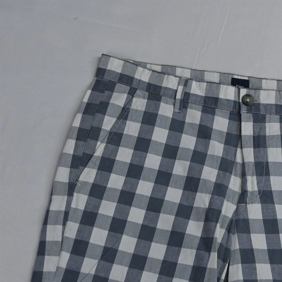 Shorts chino xadrez Gingham azul branco 32 x 10" Gap - Imagem 2 de 4