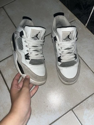 Air Jordan 4 Retro Baskets pour Homme - Blanc/Gris Neutre/Noir, EU 43 - Photo 1/2