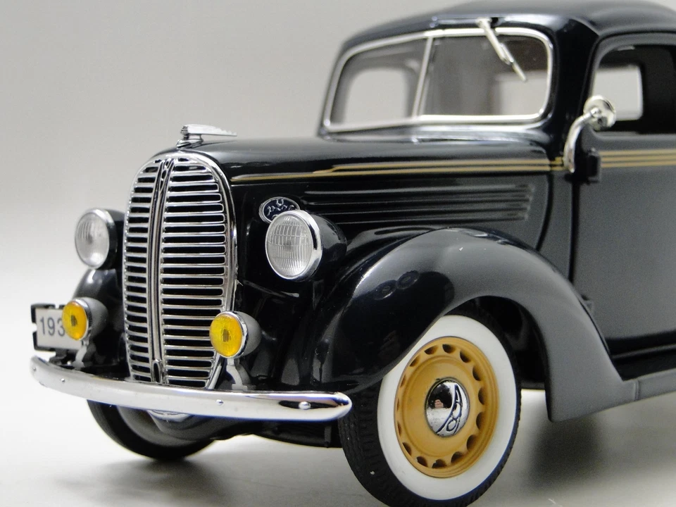 Ford Pickup Truck Wagon Classic Custom Built Metal Model Race Car 18 1 24 - Image 2 of 4