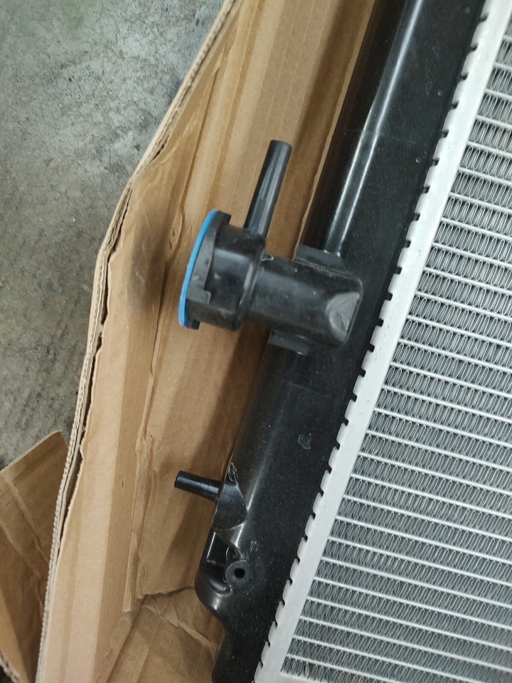 8012576 Radiator For 2003-2006 Nissan 350Z 3.5L - Image 3 of 4