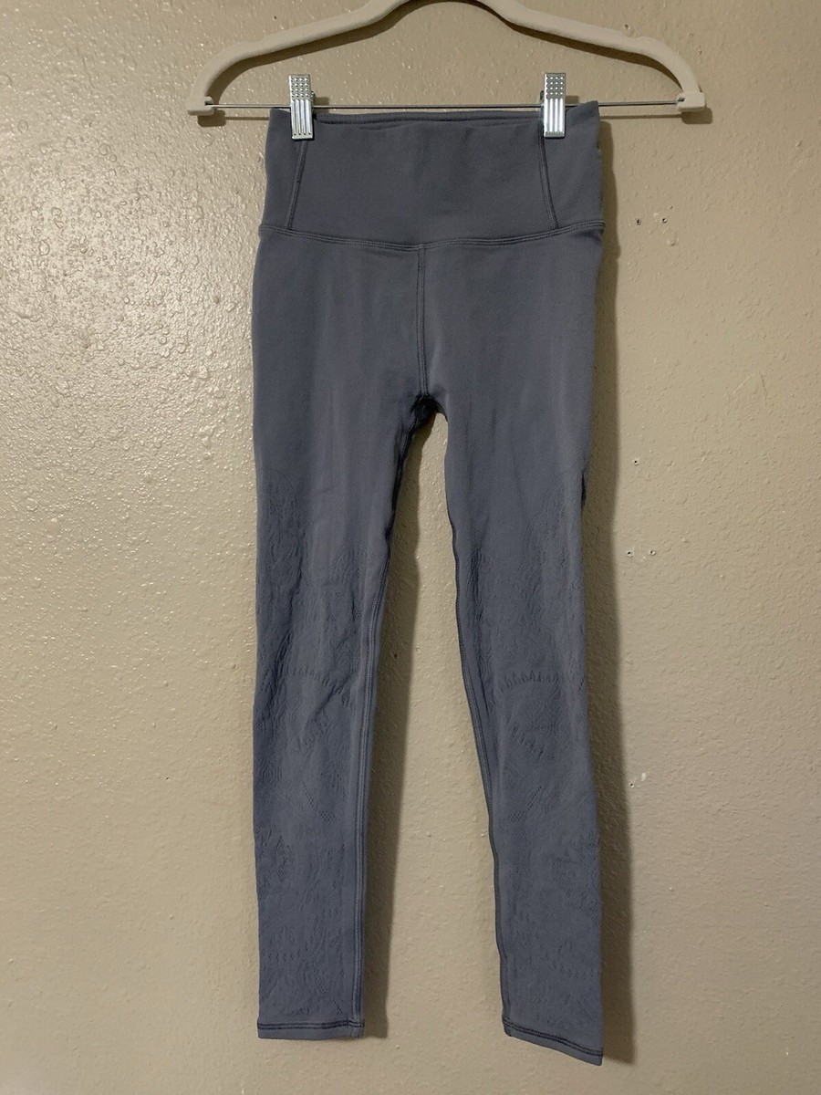 Lululemon Women Size Grey Reveal Crop 21” Zen Expression