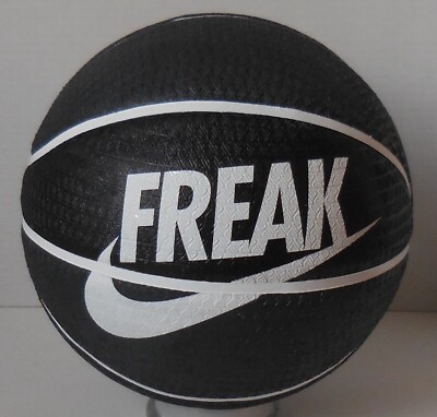 Nike Playground Basketball 2.0 8P Antetokounmpo Anthracite/White