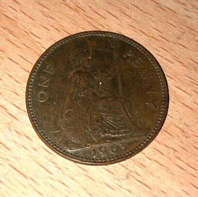 Regina F D ELIZABETH II Del Gratia Regina One Penny 1963. Brown