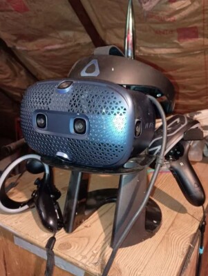 HTC Vive Cosmos Blue Headset, Both Controllers & Cables for Windows PC