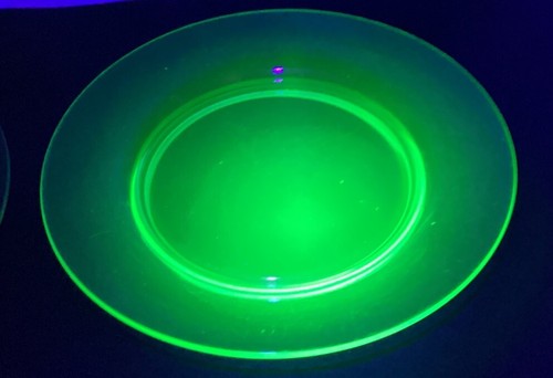 Vintage Hazel Atlas Green Uranium Glass 7.5” Dessert Plates Set Of 4 Pre-owned. - Picture 8 of 11