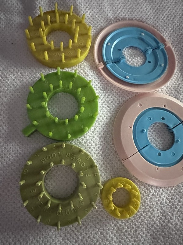 Round Flower  Loom & Pom Pom Maker Mixed Bundle
