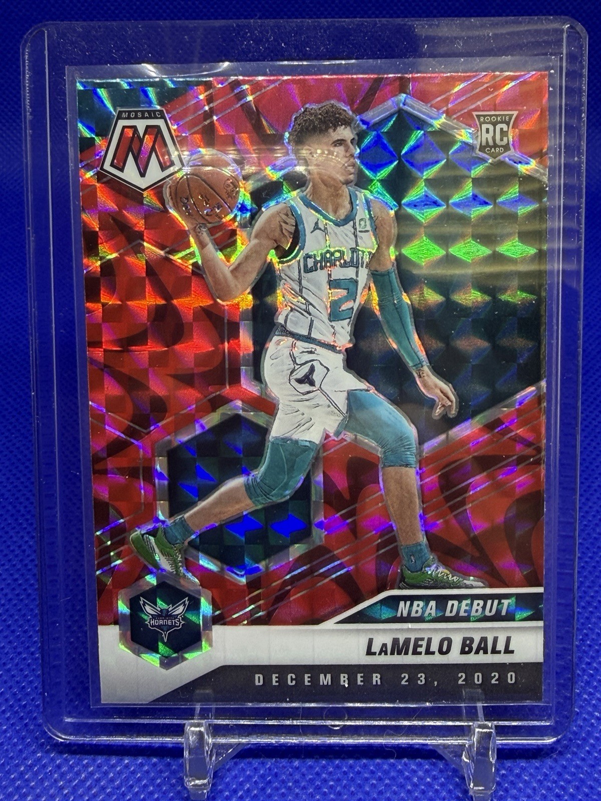 2020-21 Panini Mosaic LaMelo Ball NBA Debut Red Reactive Prizm #262 RC - Hornets