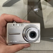 Olympus FE-230 7.1MP Digital Camera Silver Battery the screen flickers sometime