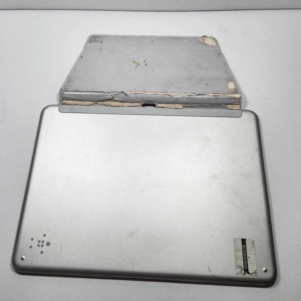 Belkin F5L149 Wireless Ultimate Keyboard Case for iPad 4th & 3rd gen & iPad 2 - image 3 of 4