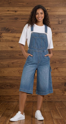 Kurze Latzhose Bermuda Jumpsuit aus leichtem Denim Take.Two