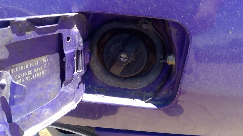 1993 1994 1996 年福特 Escort 燃油填充颈部组件带燃气盖 Oem — 第 4/4 张图片