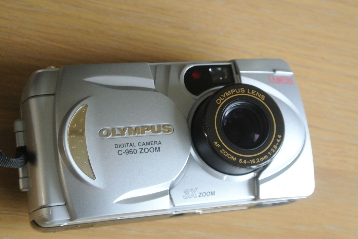 Olympus Camedia C-960 Zoom 1.3MP Compact Digital Camera NICE