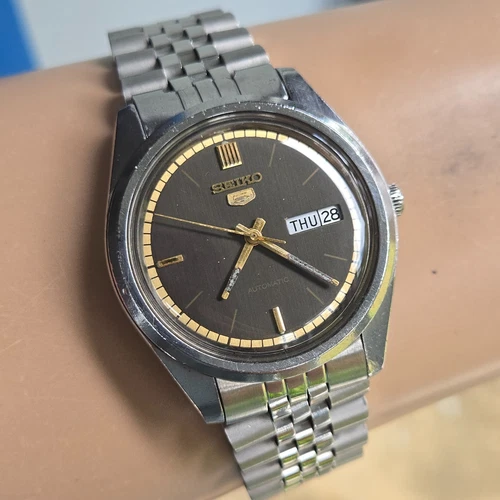 Vintage SEIKO men's automatic watch day/date Cal.6309A August 1977