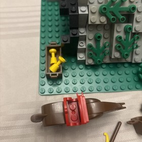 LEGO Castle: Camouflaged Outpost/Manual  (6066) 98 percent Complete *Read*