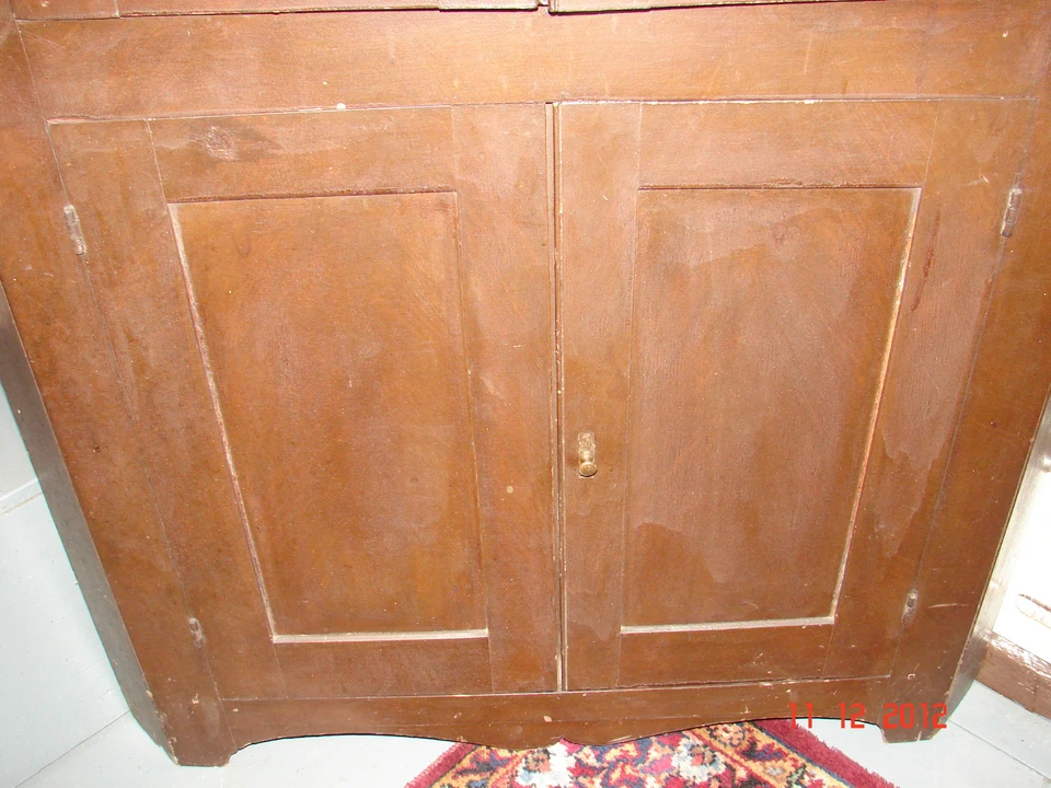 Antiguo armario esquinero ciego de una pieza con acabado granulado - Lehigh County, Pa Foto 3 de 4