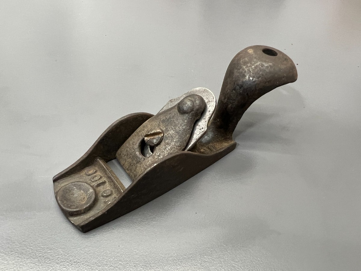J) ANTIQUE VINTAGE UNION NO. 100 SQUIRREL TAIL MINI BLOCK