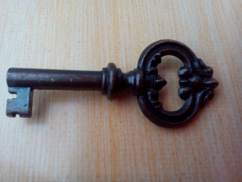 Fancy Curio Cabinet Door /draw key and Lock key x 2 units - Picture 6 of 6