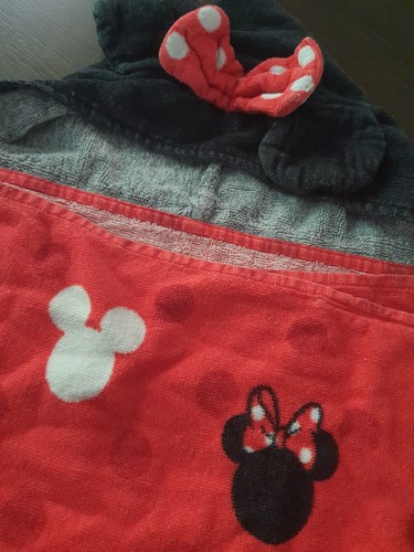 Disney Red black Baby Hooded Bath Towel minnie bow polkadots cotton terry - Picture 3 of 4