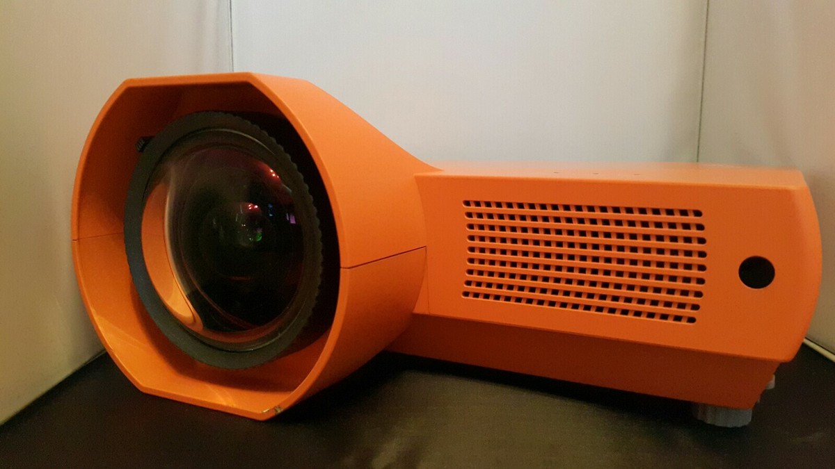 Promethean PRM 10/Sanyo PLC XE 40 Ultra Short Throw lcd Projector