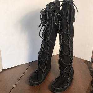 minnetonka moccasins boots womens