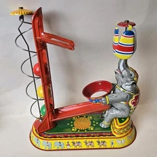Vintage US Zone GERMANY JW Tin Litho Wind Up Performing Circus Elephant Decor