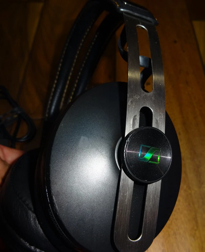 Auriculares inalámbricos Bluetooth con cancelación de ruido Sennheiser HD1 Momentum...COMO NUEVOS Foto 4 de 4