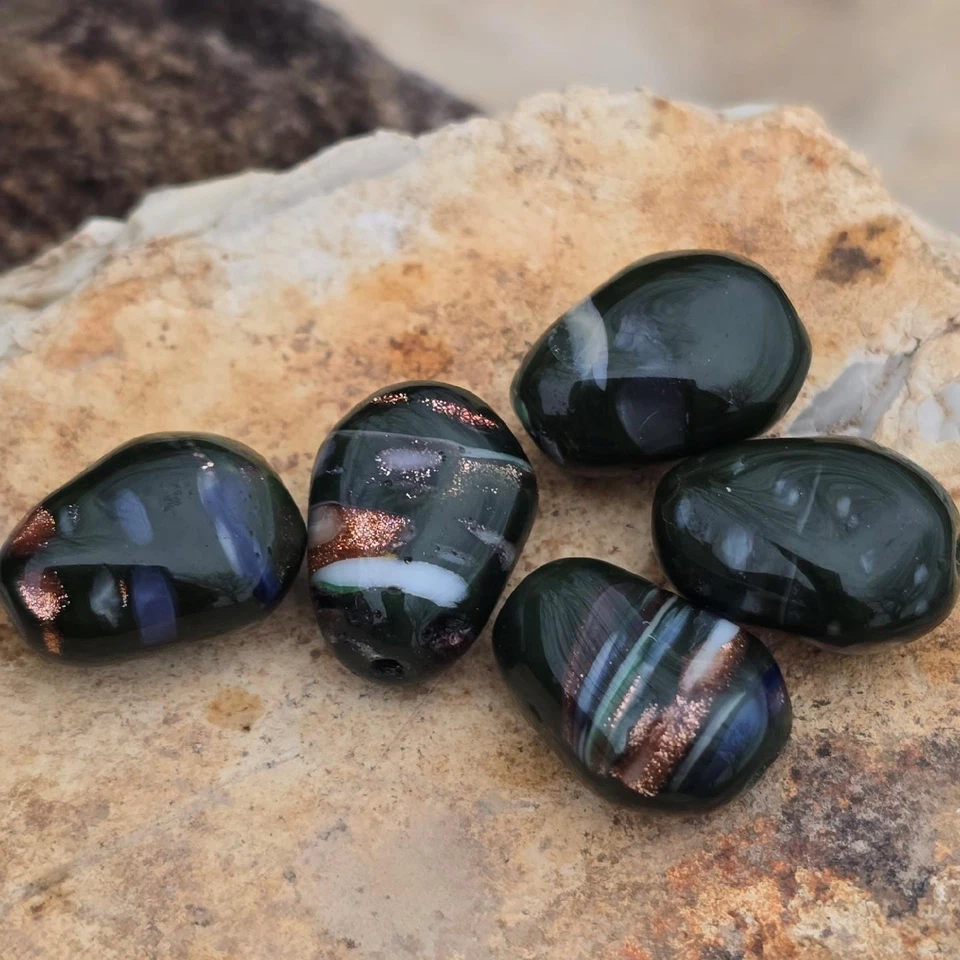 Cuentas de vidrio artísticas antiguas vintage Rich Forest Green Aventurine Swirl Foto 4 de 4