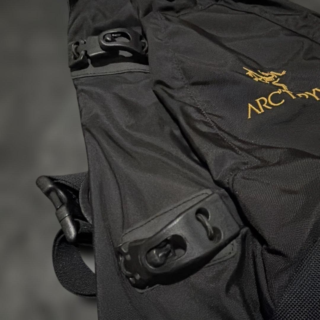 Arc'teryx Quiver Early Model Sling Bag Shoulder Bag Black Nylon Used image 9