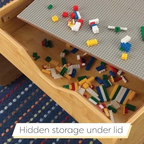 Mesa de actividades reversible de madera KidKraft con ladrillos de construcción, gris y natural Foto 3 de 4