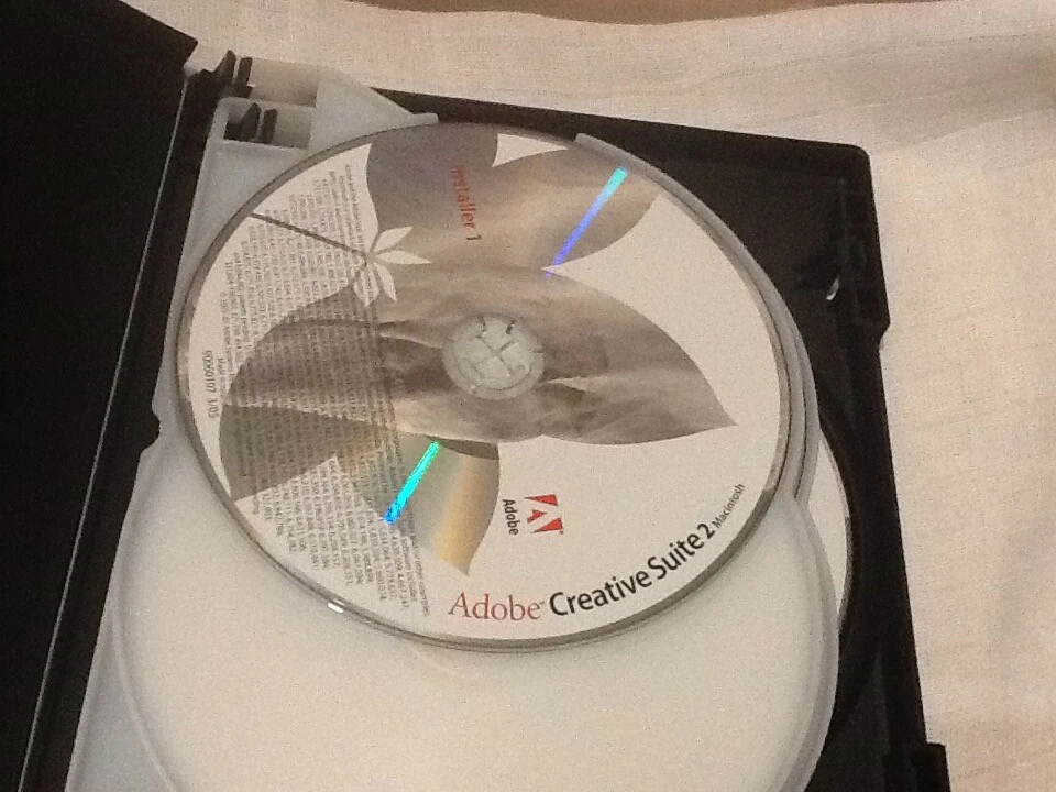 Adobe Creative Suite 2 Standard Mac Box & 5 Discs Great Condition - Image 2 of 4