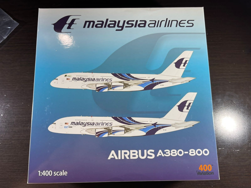 1:400 AV400 Malaysia Airlines Airbus A380-841 9M-MNE detachable gear w/Stand - Picture 9 of 9